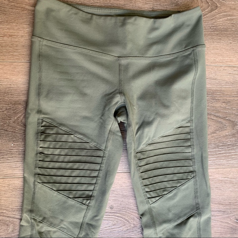 Alo Yoga Moto Leggings Army Green - Gem